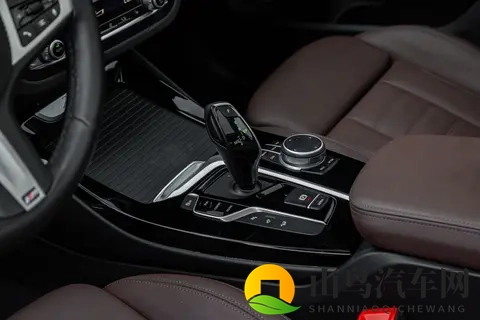 20万拿下宝马X3：要面子有里子，家用代步好选择-1