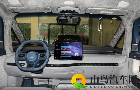 很冷门的中型MPV？27.99万起售，它满身“黑科技”-1