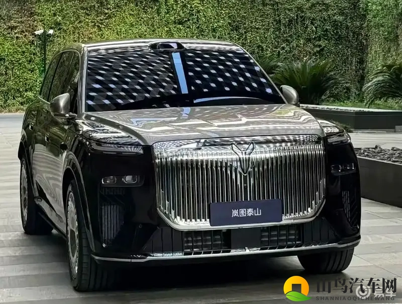 岚图泰山实车曝光！尺寸比问界M9还大，今年最大黑马？-1