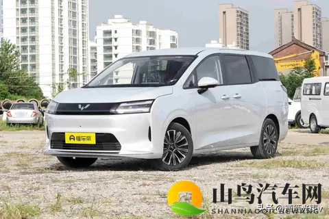 五菱星光730要来了,价格打到7万,MPV市场怕是要乱套-1