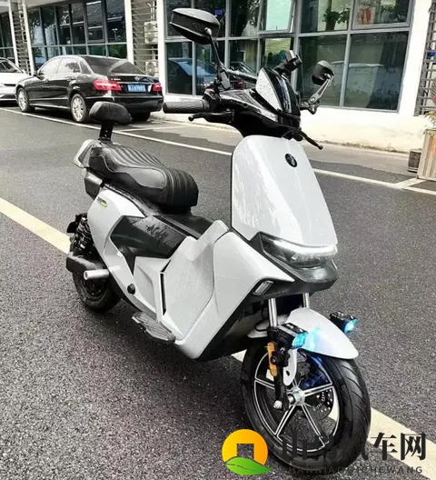 16寸的轮胎性能更强，为什么电动车却大多数用14寸的？为了省钱吗-1