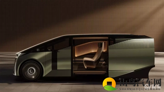 JuliaAnn与黑人的粗大：汽车设计如何用视觉冲击力征服市场-1