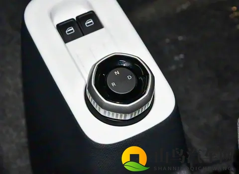 续航突破210km，8英寸大屏，全新睿蓝新车女生完全抵抗不了-3