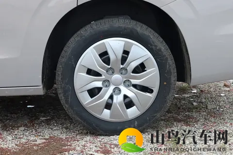 家用MPV如何选?五菱星光730插混版,全家人都满意的一台车-2