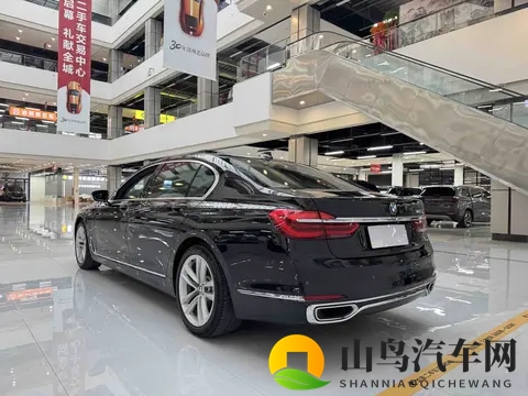 欧美大白屁股：汽车尾部设计揭秘：揭秘豪华车“大白屁股”之谜-2