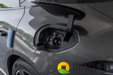 华为辅助驾驶+空气悬挂，这款中型车有豪华车的味道？-1