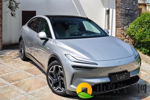 桥本香莱：科技新潮，自动驾驶汽车亮相，引领未来出行风尚-2