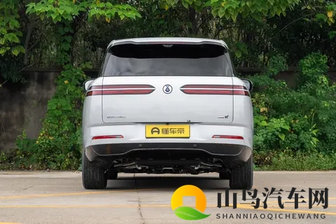 腾势N8L评测:从空间到细节,都让人觉得舒心,适合带家人出行-1