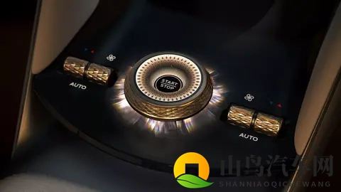 对标迈巴赫S级，宾利新一代飞驰曝光 2026年亮相，电动化推迟10年-1