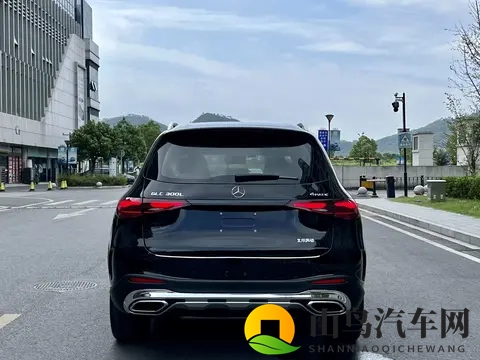 按摩师扒开腿揉捏花蒂：汽车保养新潮流，揭秘汽车“深度按摩”秘密-2