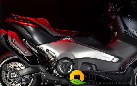 雅马哈TMAX推出25周年纪念版，这款“三缸踏板”怎么这么牛呢？-3