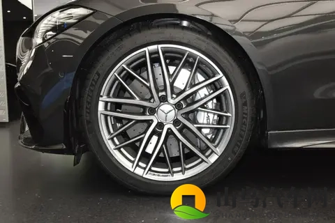 20T爆发421马力,43秒破百,配四驱,新款奔驰C级AMG上市-3