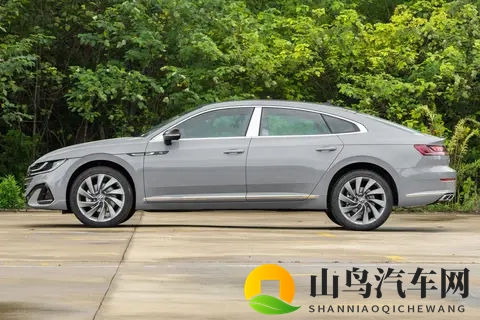 大众CC 三厢 vs 猎装：差 07 万选造型还是实用？-2