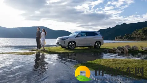 自适应悬架+全时四驱,涨价2万!这台问界兄弟车还值得买吗?-2