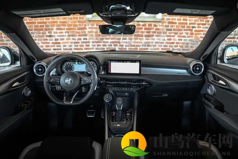 细节设计更加运动，新款阿尔法·罗密欧托纳利实车都曝光-1