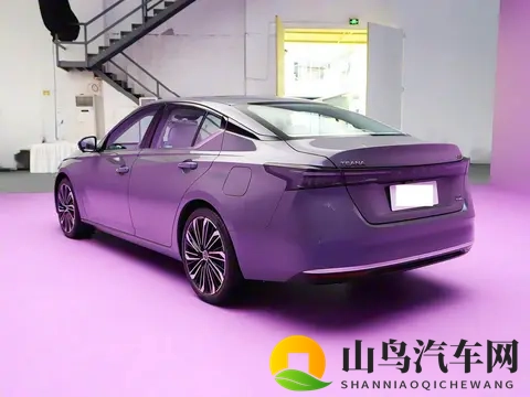 全新天籁PLUS实车亮相，配备鸿蒙座舱，外观更年轻，搭载20T+CVT-2