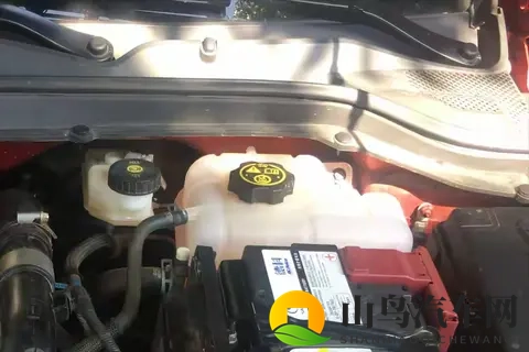 原车防冻液可以使用多少年？记住这2种情况，及时更换防冻液！-1