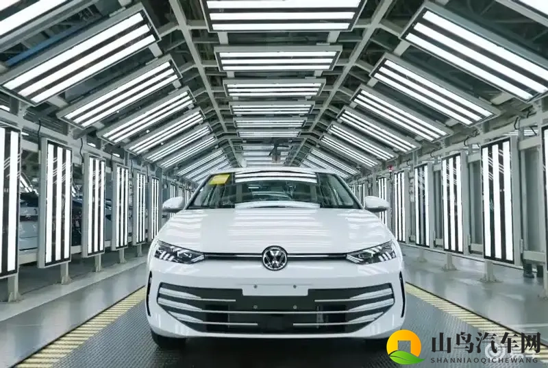 大众朗逸Pro实车下线！设计两种前脸，神似帕萨特Pro-1