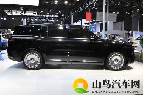 新车  搭载第二排吸顶屏_2+2+2式6座布局，智己LS9内饰官图发布-2