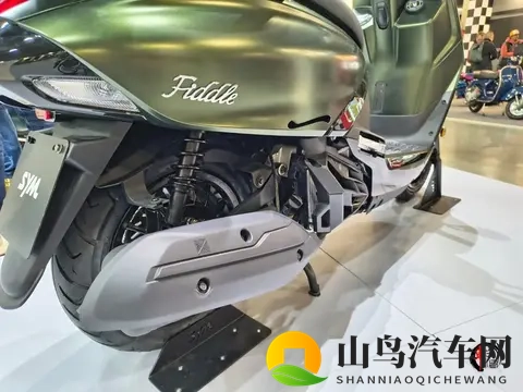 全LED灯组+双通道ABS，2026款三阳SYM Fiddle125复古踏板亮相米兰-3