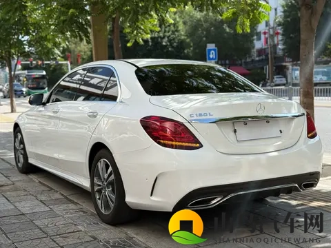 13万多拿下白色奔驰C级，2019款时尚运动版值不值？-3