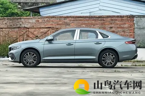 配置对标20万级？10万级燃油家轿给出了答案-1