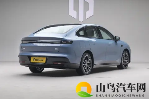 售价898万起+2735mm轴距，高配车型还配激光雷达，零跑B01香吗？-3