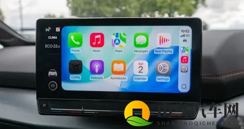 一边亲上边一边摸下面：驾驭双重乐趣：揭秘完美驾驶体验技巧-2