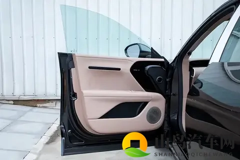 全系标配5C快充+双排按摩，这款中型SUV怎么样-1