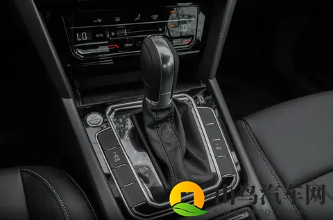 无框车门+掀背造型,大众CC帅气依旧,哪款配置更适合你-1