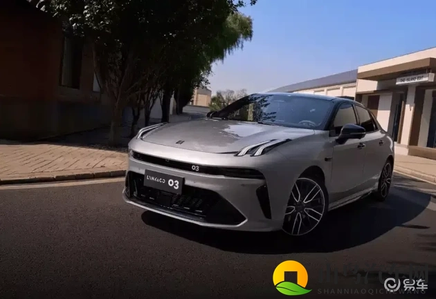 抱着老婆让别人3p：老婆怀中情，他人共享春-2