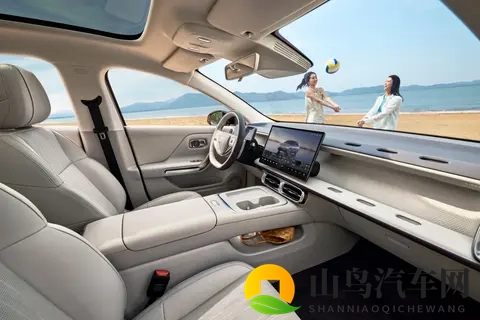 年轻人眼中的豪华轿车，试驾阿维塔06，192线激光雷达真香-1