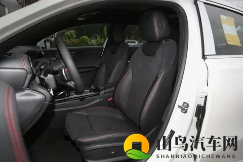 奔驰A级车系配置深度解析：选对适合自己的那一款-1