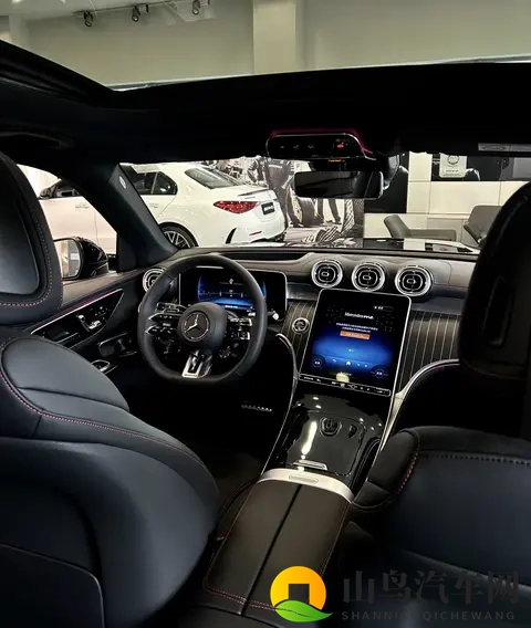 2026款AMG C43 4MATIC上市:价格下探与配置调整背后的性能逻辑-1