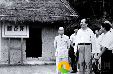 【看图说文】韶山冲里那辆银灰色吉姆车-1