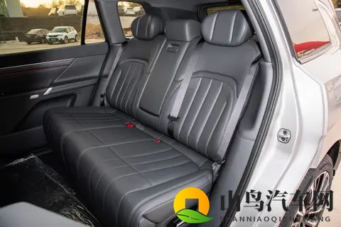 东风奕派eπ008增程超阔版：一款适合家庭使用的五座车型-2