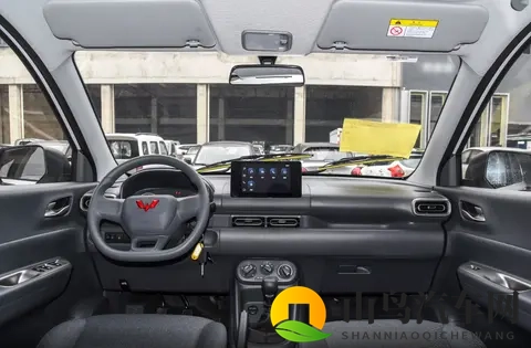 售价548万起，全新五菱宏光燃油版上市，外观内饰调整，动力升级-2