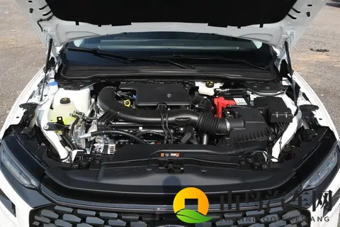 15万预算想买合资家轿？这款B级车，轴距2945mm，蒙迪欧值得推荐-3