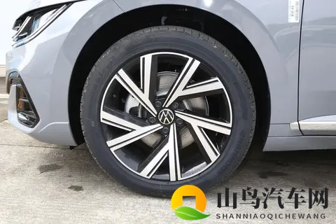 河南妇女成熟BBwBBw：时尚达人引领汽车潮流，独特品味走红网络-2