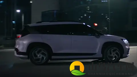 北京现代 EO 羿欧车评： 场景解法把 “续航焦虑” 变成 “续航自由”-3