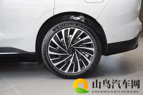 星纪元ET纯电四驱版：豪华与科技的均衡之选-1