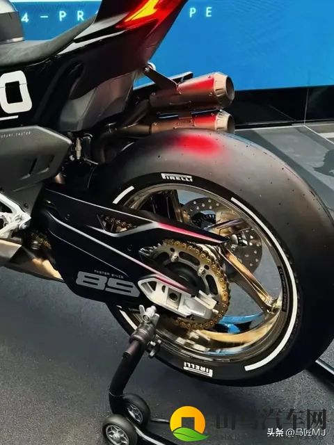 春风公升级赛车，V4 SR-RR原型亮相！竞争手拿什么应对？-3