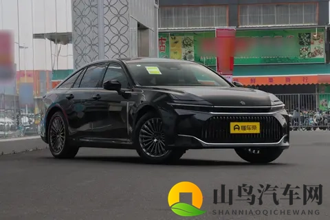 进口皇冠 Sedan 选车指南：至享版与至尊版的配置差异与选买建议-1