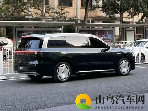 零跑造了台库里南，全尺寸SUV，3秒破百+双腔空悬，2026年上市-3