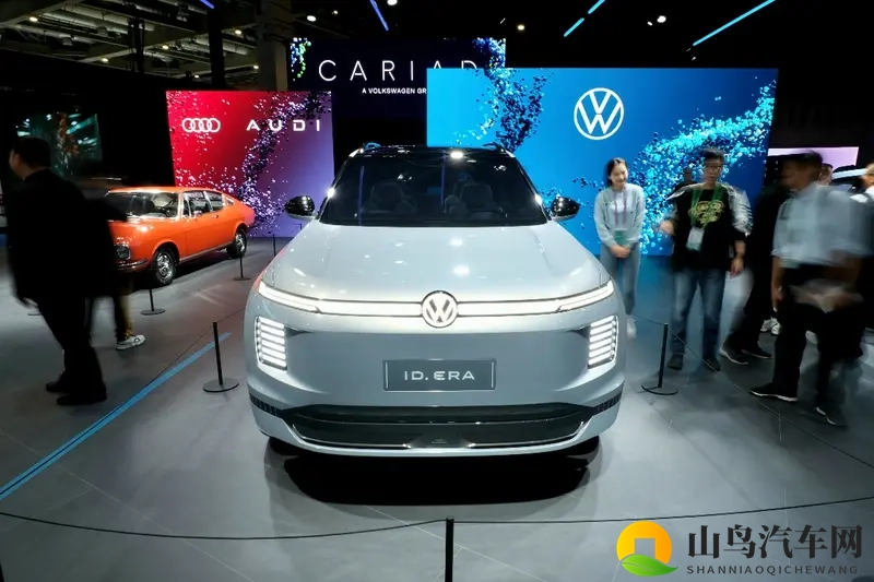 上汽大众增程式全尺寸SUV概念车IDERA亮相进博会-1