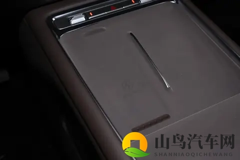 家用选车，追求性价比？这款10万级插混MPV值得一看！-3