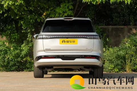 3025mm 轴距 + 可油可电!15 万级的东风奕派 SUV,大家庭用着真省心?-1