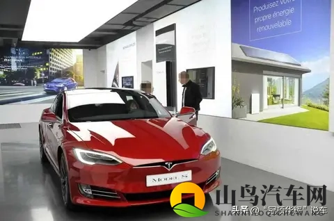 车门被锁，人困火中，系统成枷锁-1