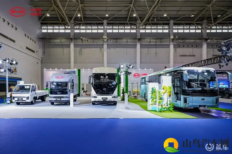 全新纯电轿卡T4领衔 比亚迪亮相中国国际商用车展览会-1