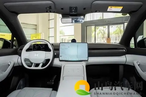 30万级SUV里，终于有一台让BBA车主心动的电车了-3